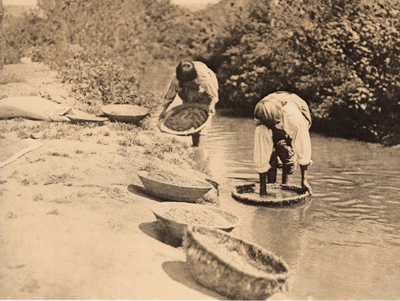 WASHING WHEAT —SAN JUAN EDWARD CURTIS NORTH AMERICAN INDIAN PHOTO